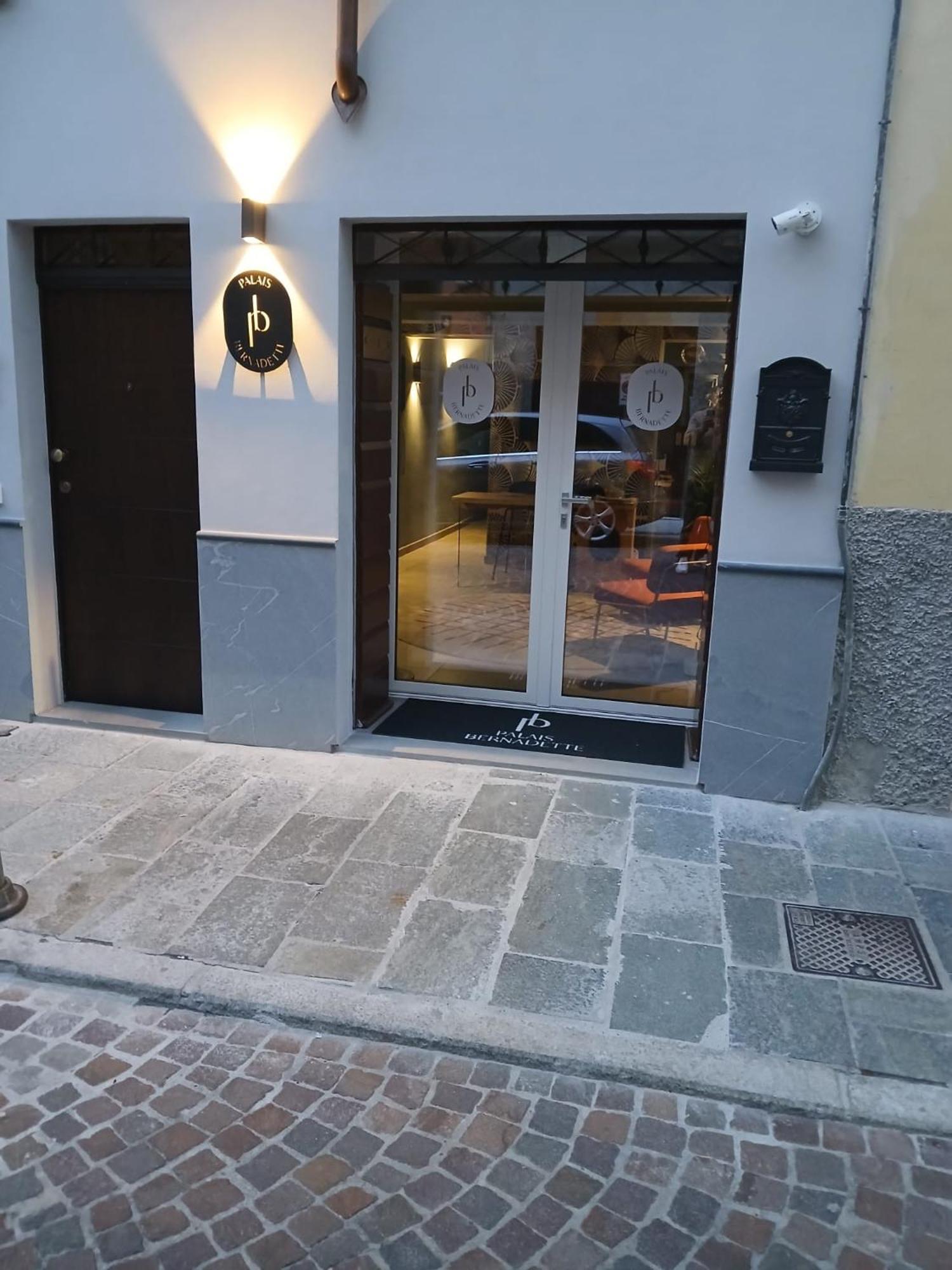 Palais Bernadette Aparthotel Parma Kültér fotó